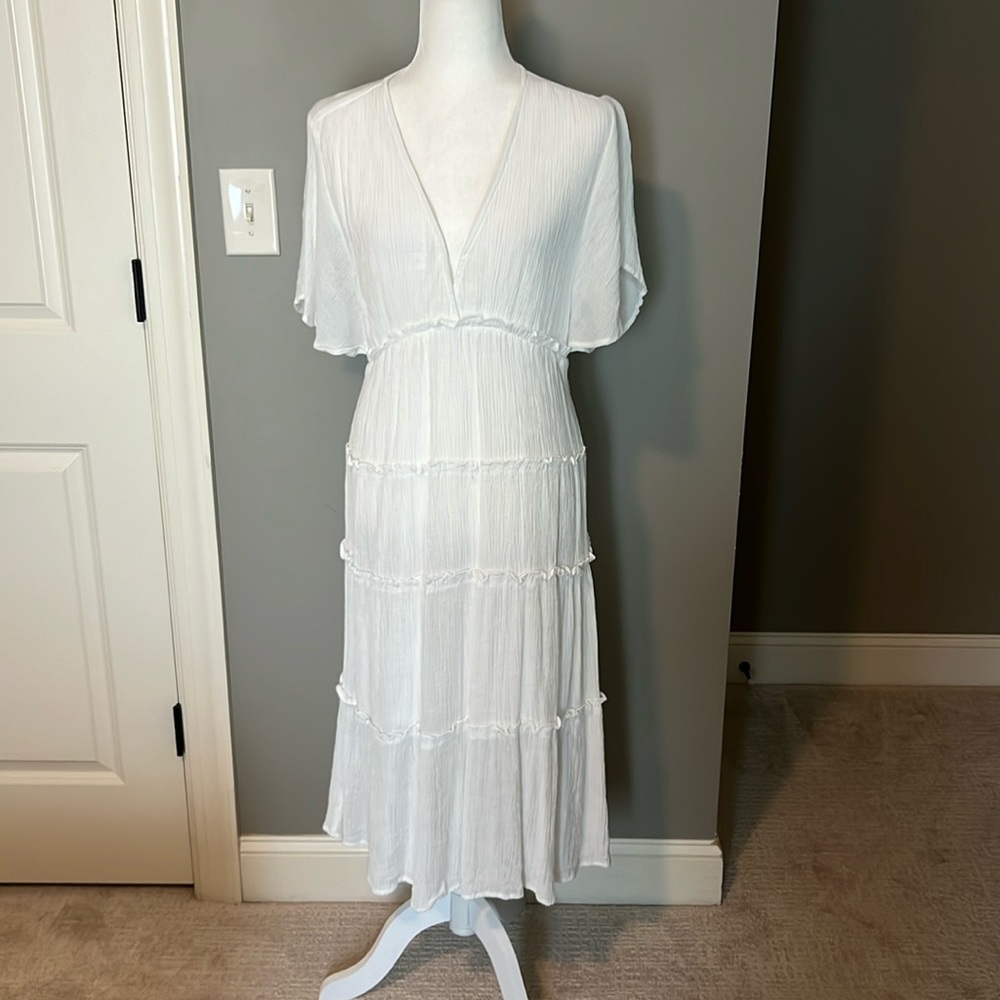 WHITE LINEN DRESS LAYERED & LINED; BEAUTIFUL & LIGHT SIZE LARGE BUT FITS MEDIUM